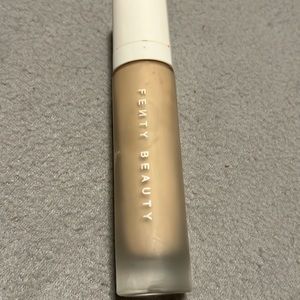 Fenty pro filter soft mat foundation 8C01